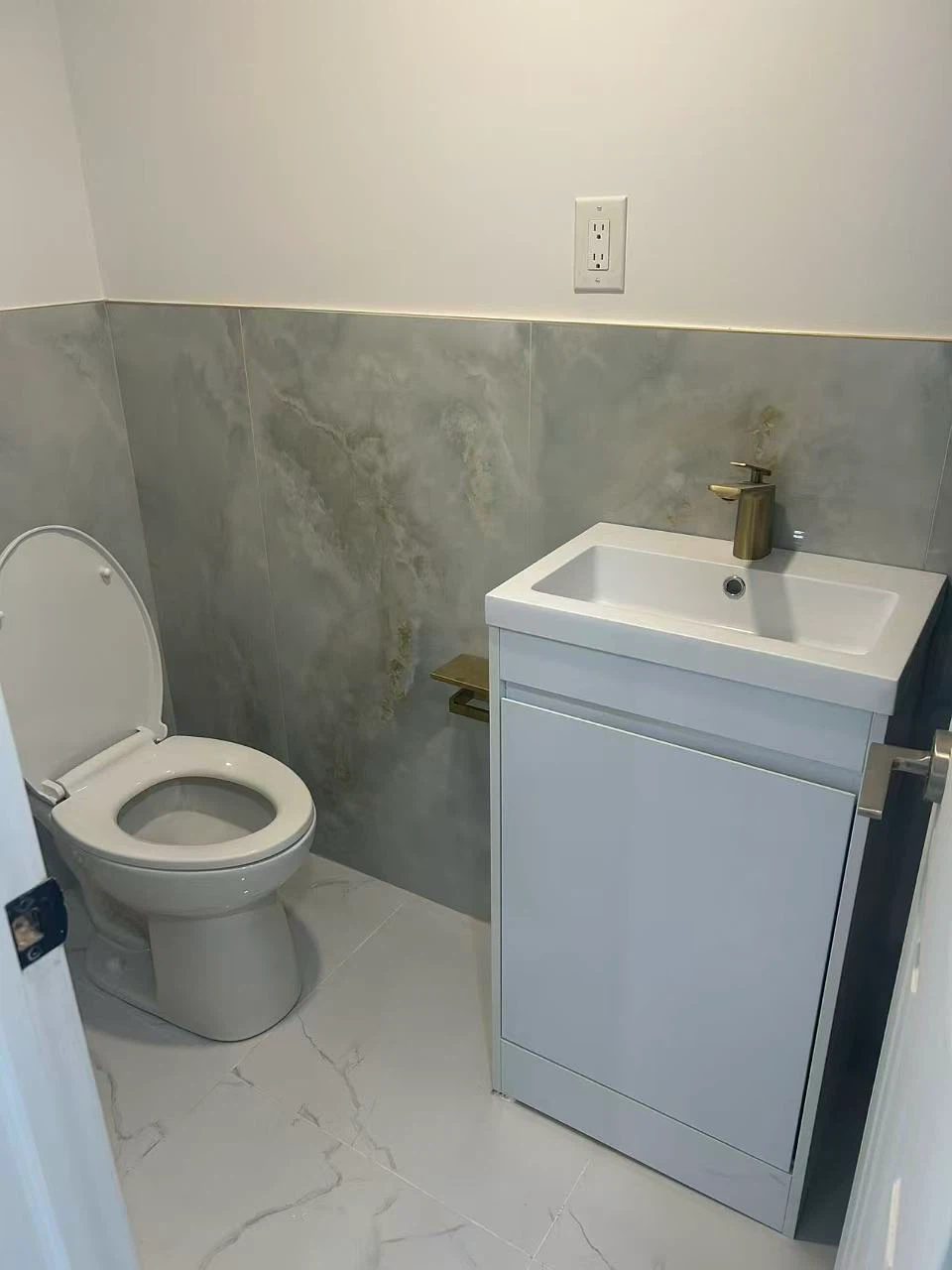 Furnished Private Basement Suite for RENT - photo 5