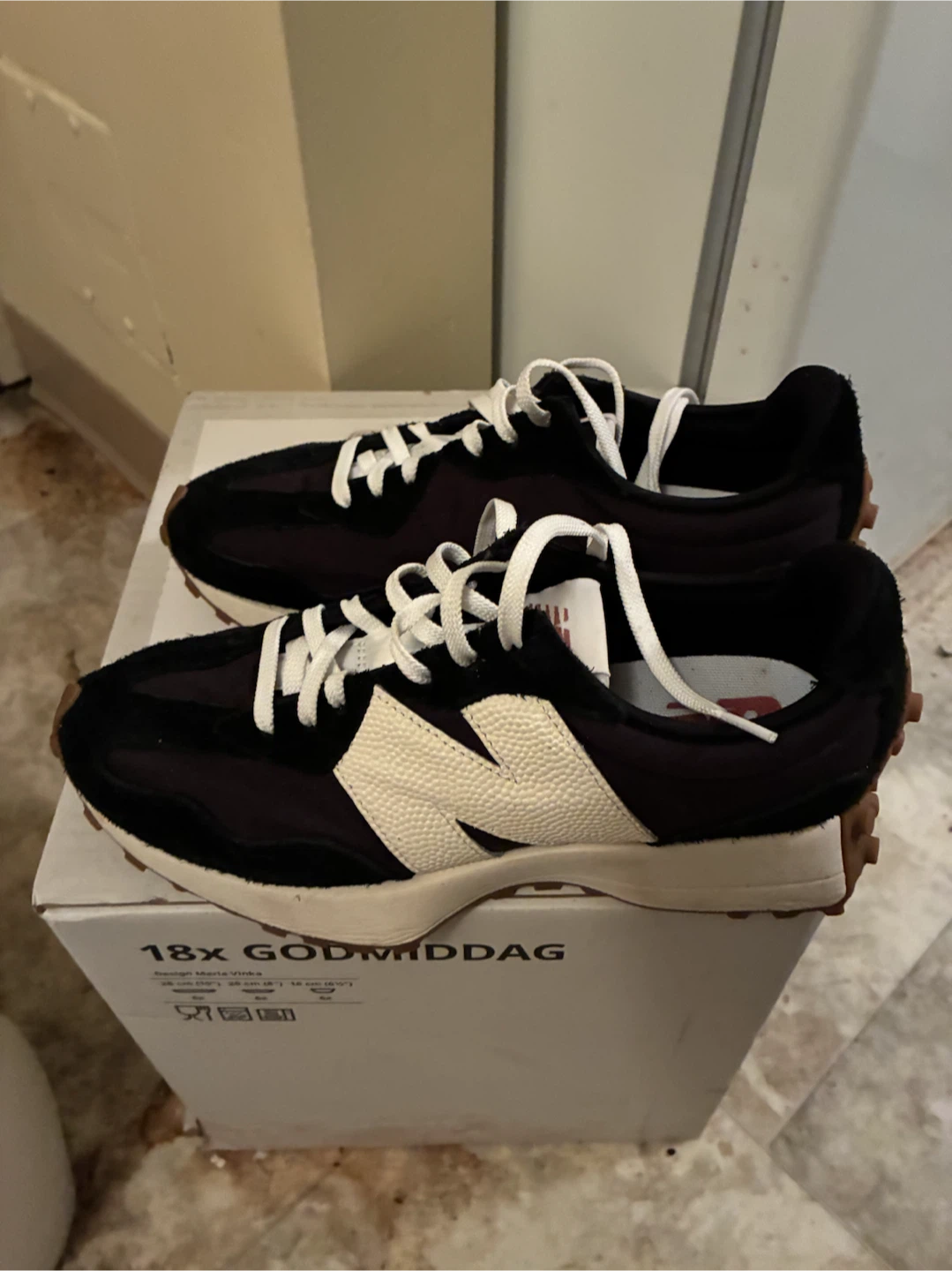 New Balance 327 Sneakers Black and White