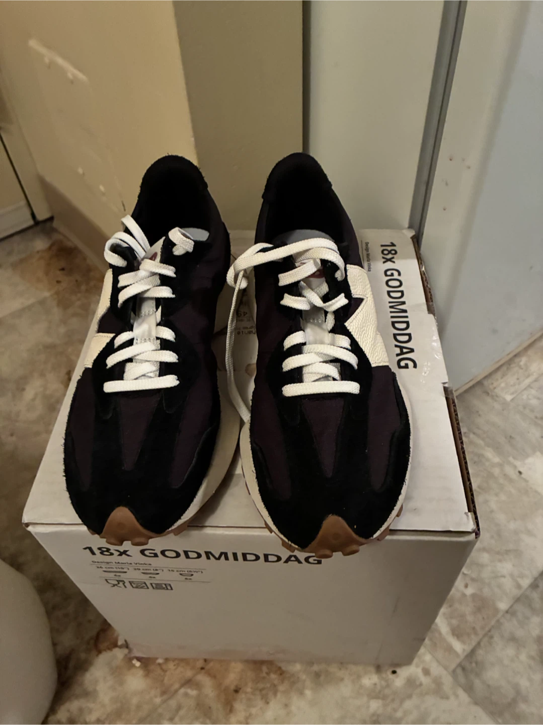 New Balance 327 Sneakers Black and White - photo 2