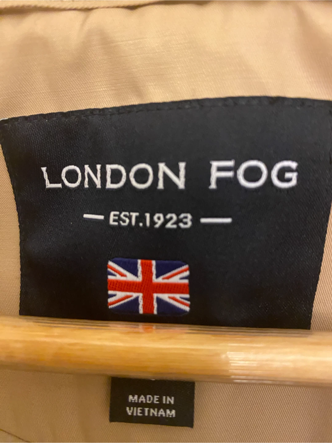 London Fog Classic Beige Double-Breasted Trench Coat with Belt - photo 2