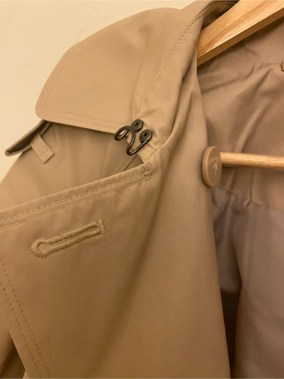 London Fog Classic Beige Double-Breasted Trench Coat with Belt - photo 4