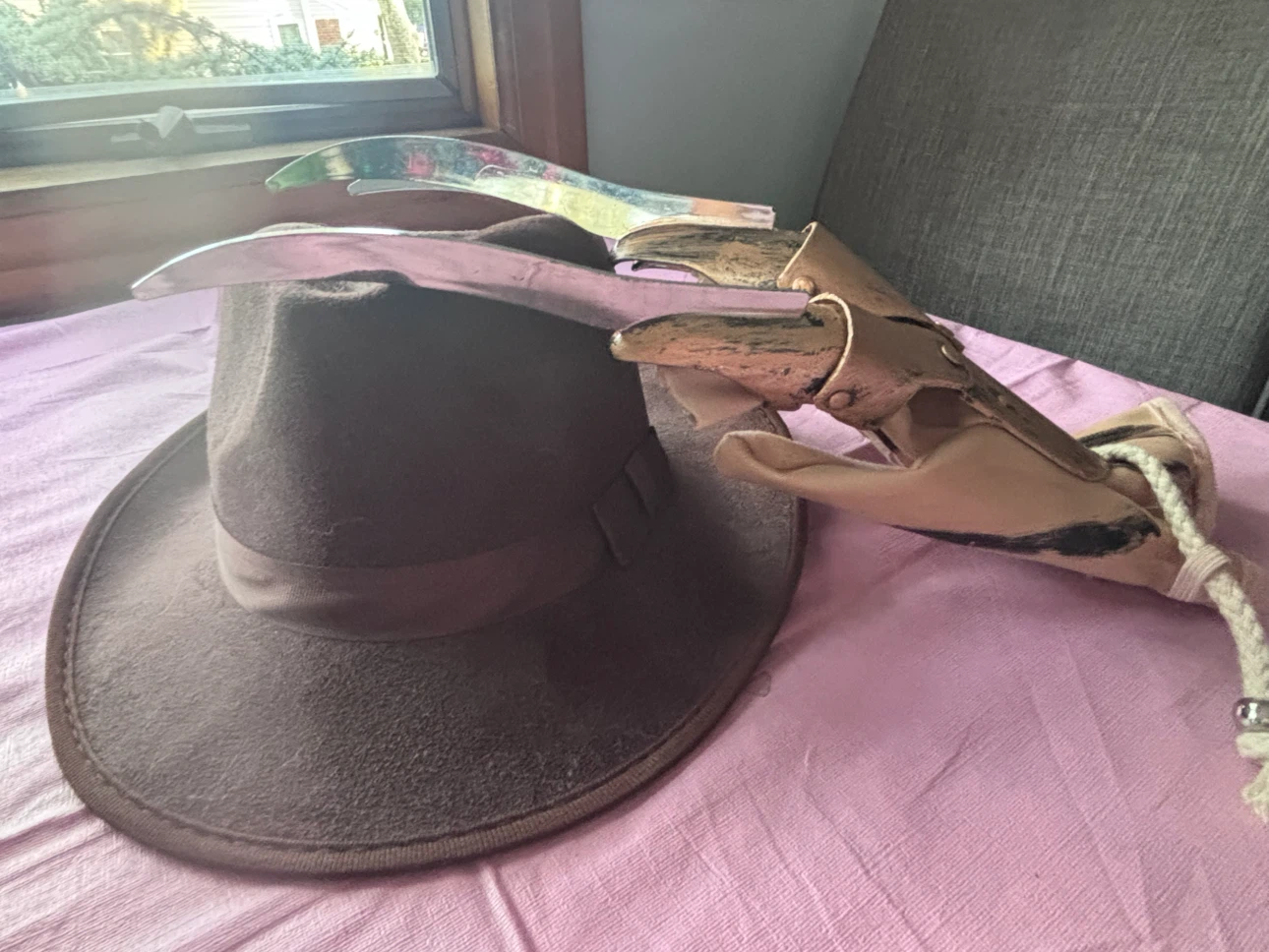 Freddy Krueger Fedora and Glove Costume Set - photo 2