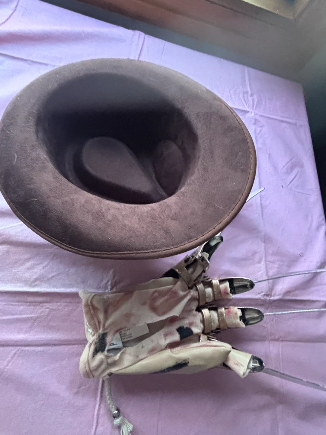 Freddy Krueger Fedora and Glove Costume Set - photo 3