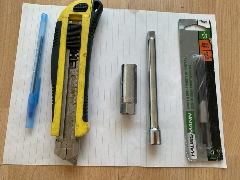 4 item : Knife, Mastercraft Socket and Haussmann Bit