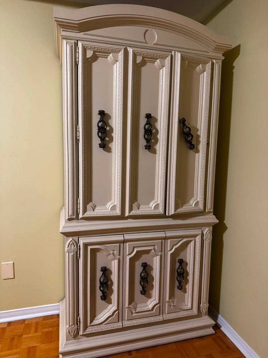 Cream Traditional Style Armoire