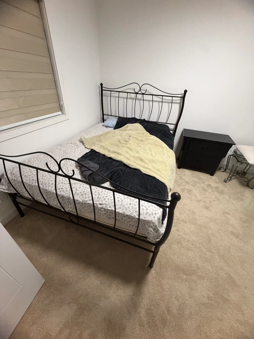 Black Metal Bed Frame + mattress queen size - photo 4