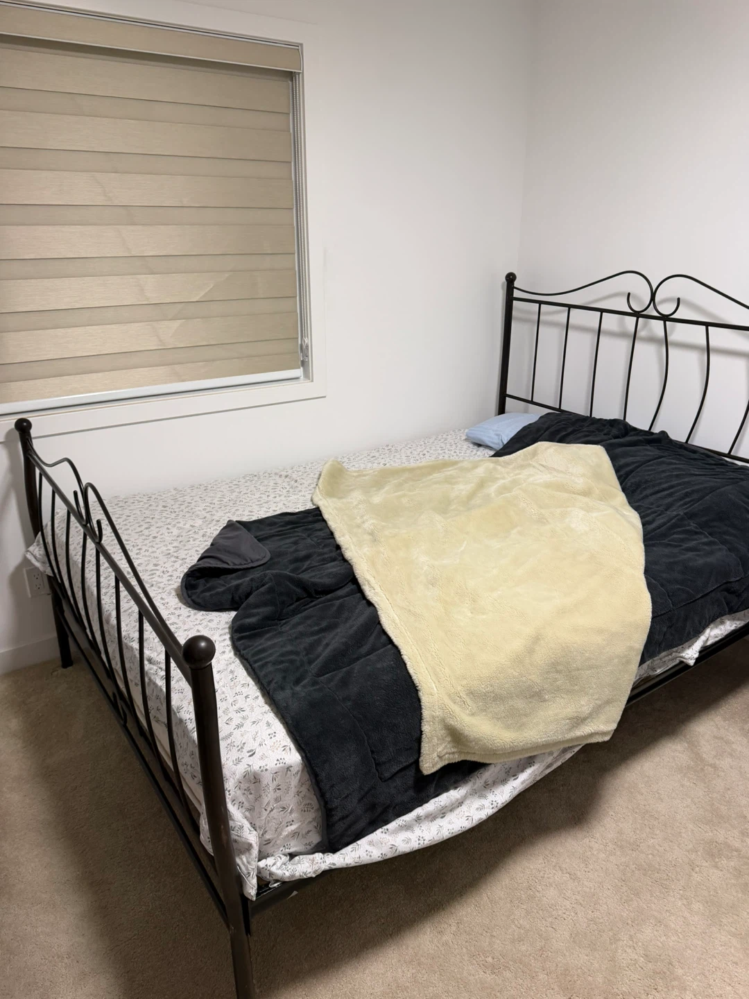 Black Metal Bed Frame + mattress queen size - photo 5