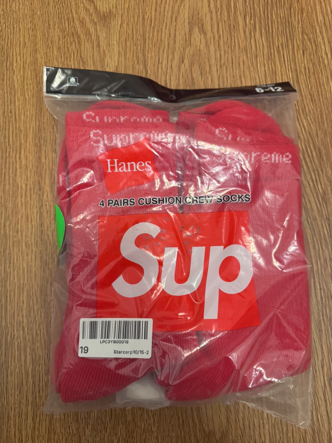 Supreme Hanes Cushion Crew Socks 4-Pack Red
