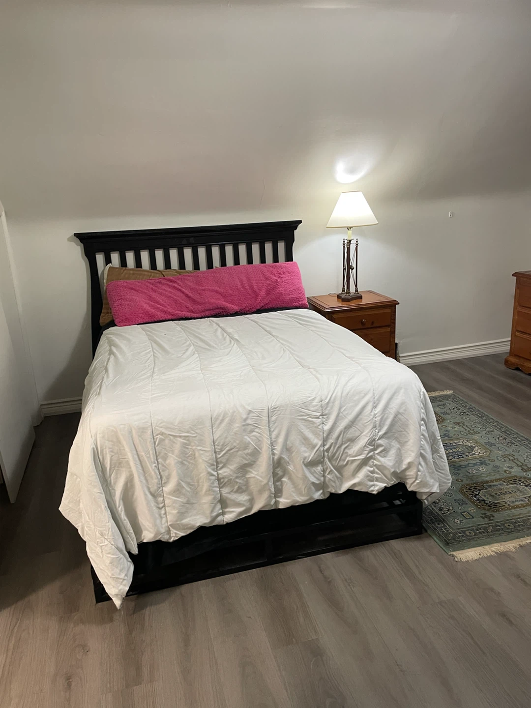 Big beautiful room for rent - photo 2