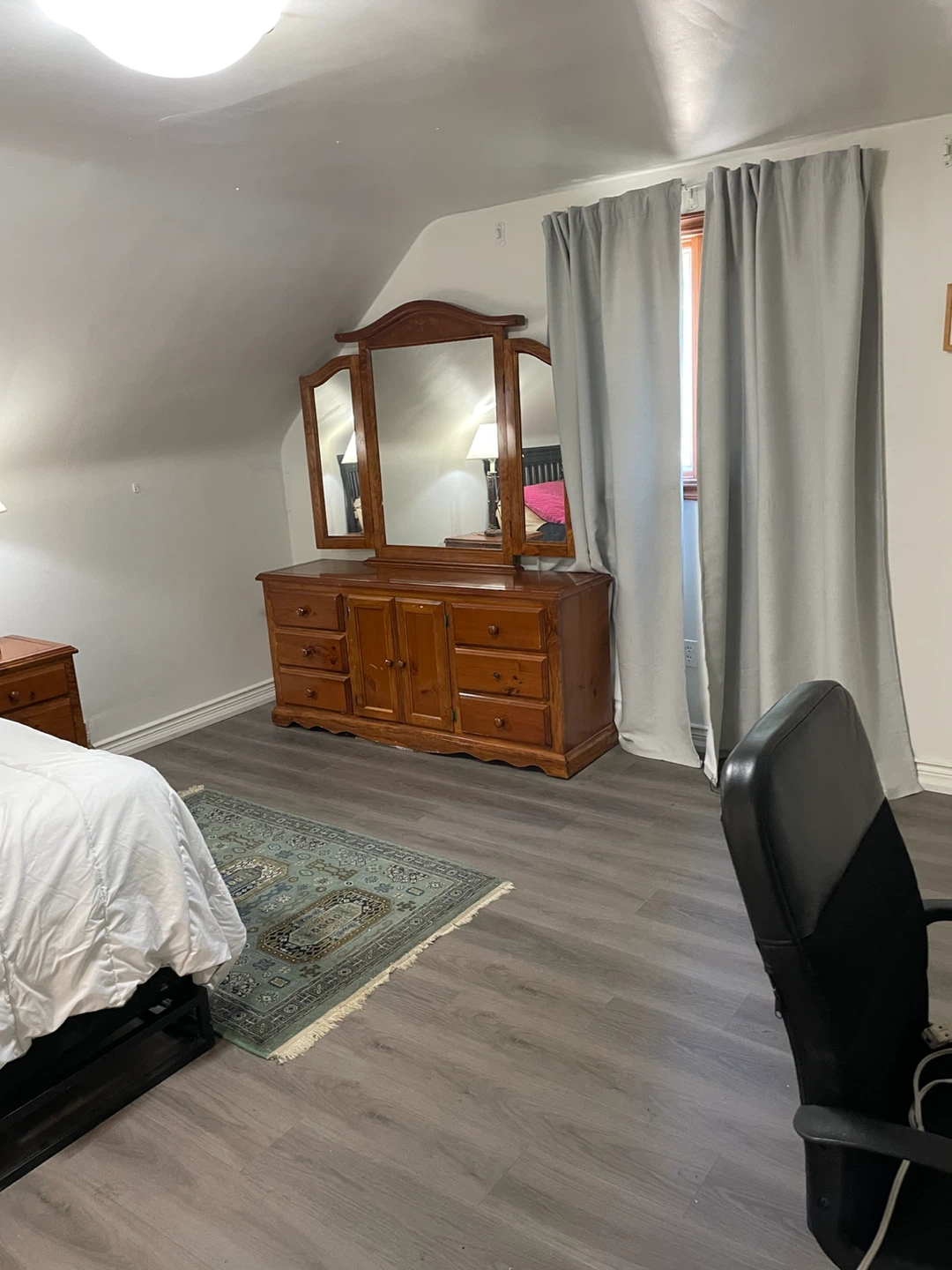 Big beautiful room for rent - photo 3