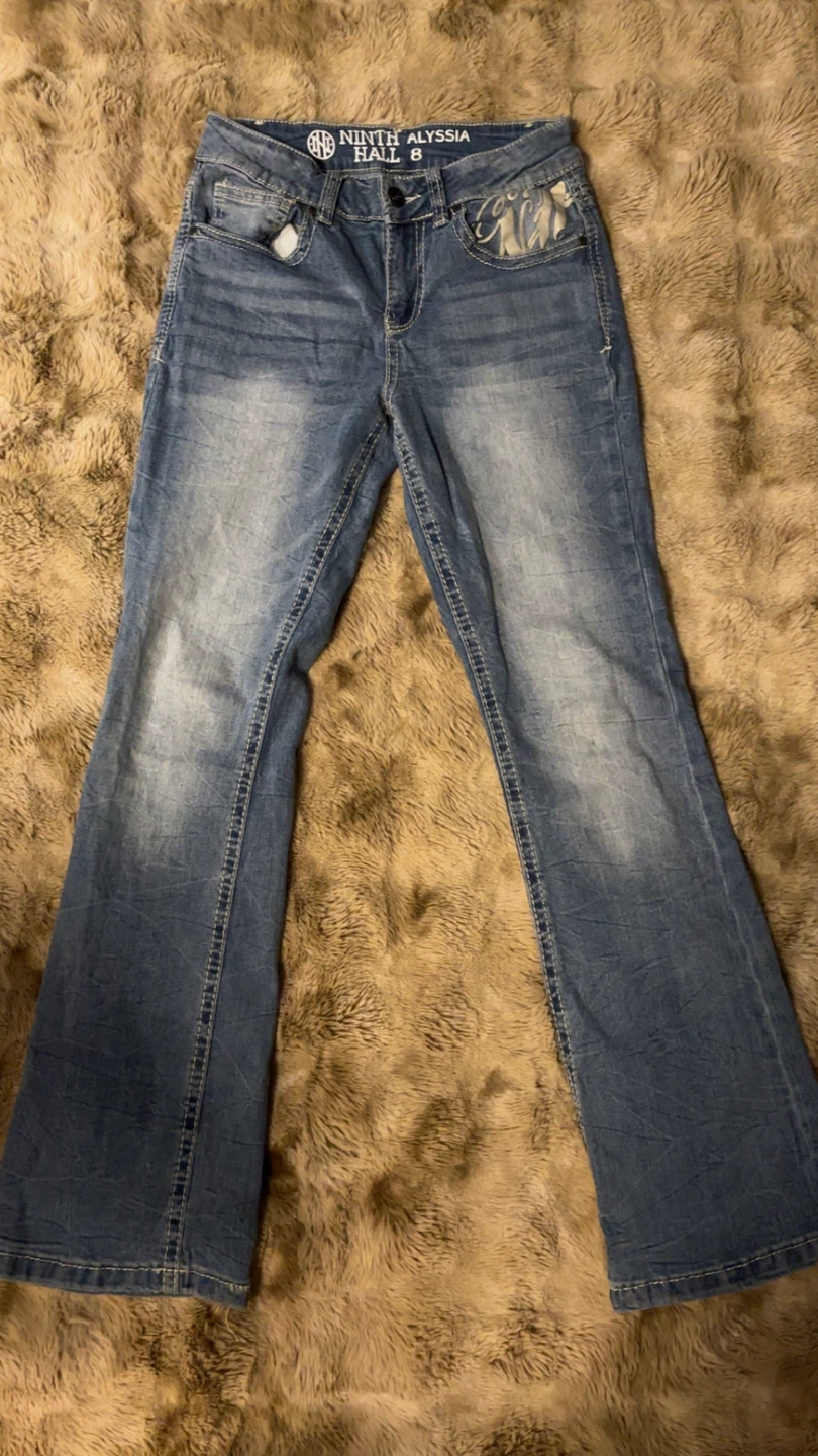 Light wash jeans with embroider and beaded back. - photo 2