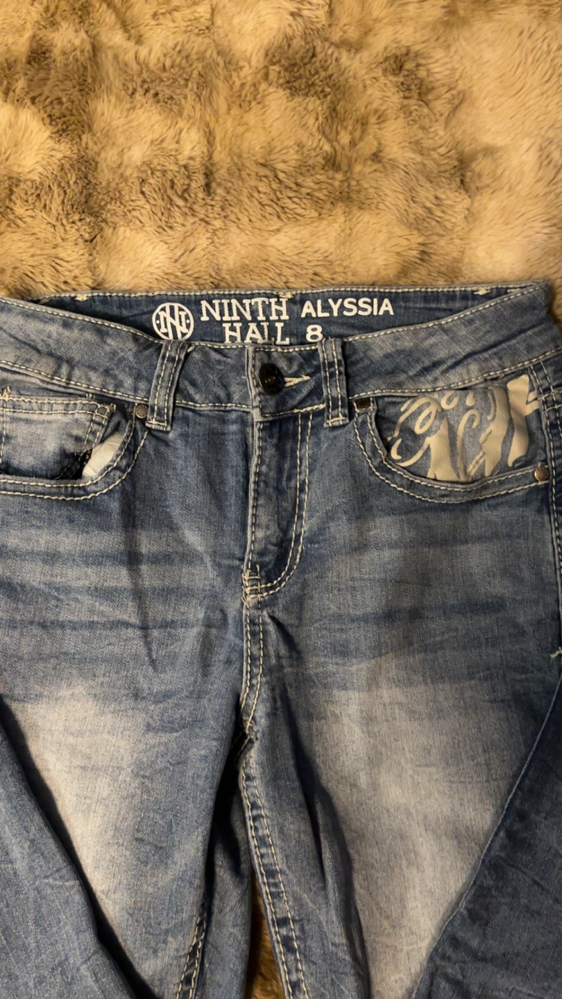 Light wash jeans with embroider and beaded back. - photo 4