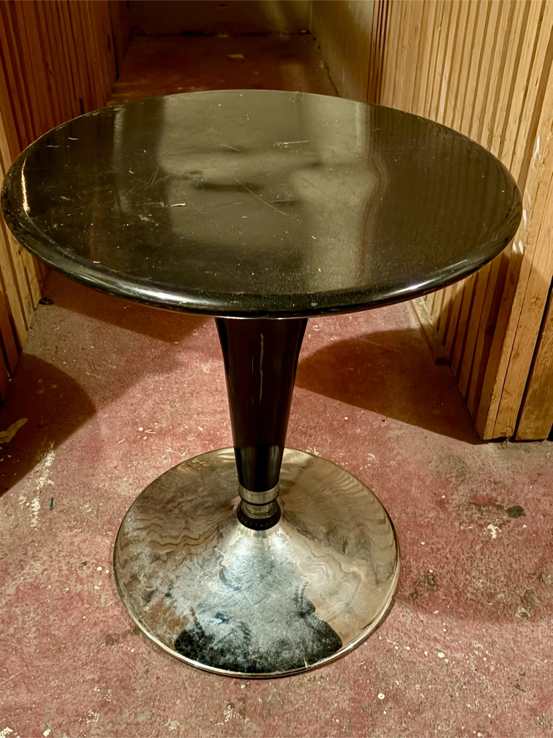 Black Round Pedestal Side Table