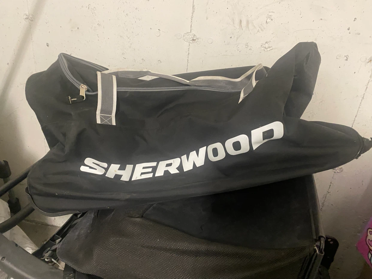Sherwood hockey bag and Warrior Novium hockey stick - photo 2