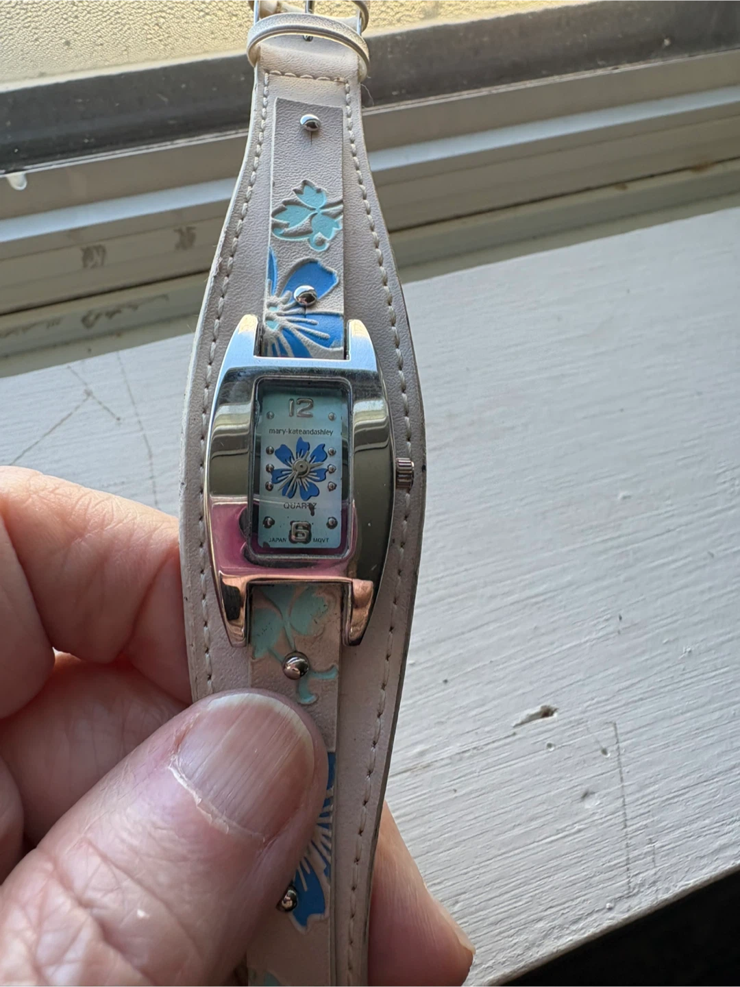 mary-kateandashley flower watch