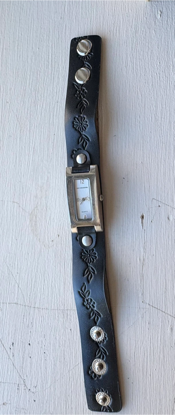 mary-kateandashley Black Floral Leather Cuff Watch - photo 3