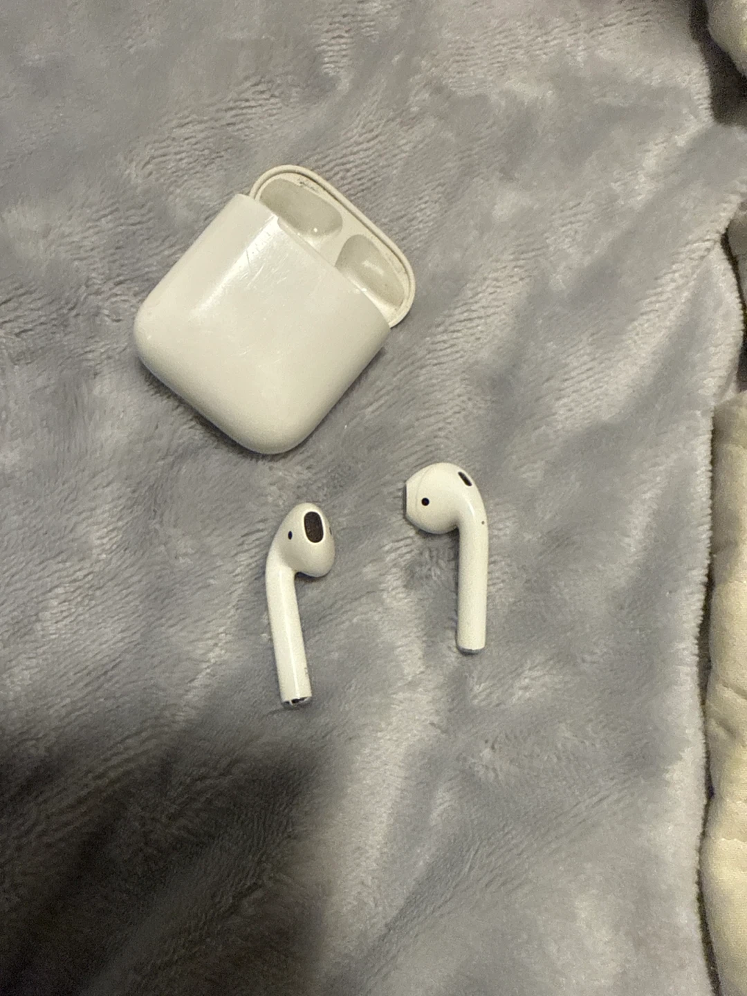 Apple AirPods with Charging Case