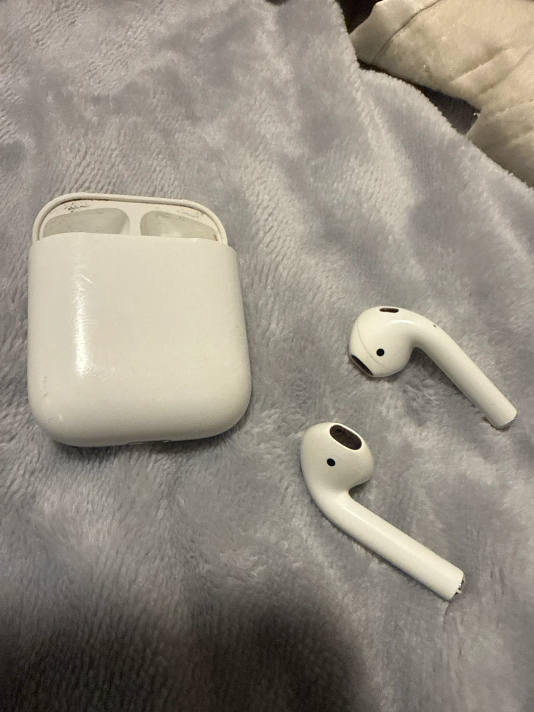 Apple AirPods with Charging Case - photo 2