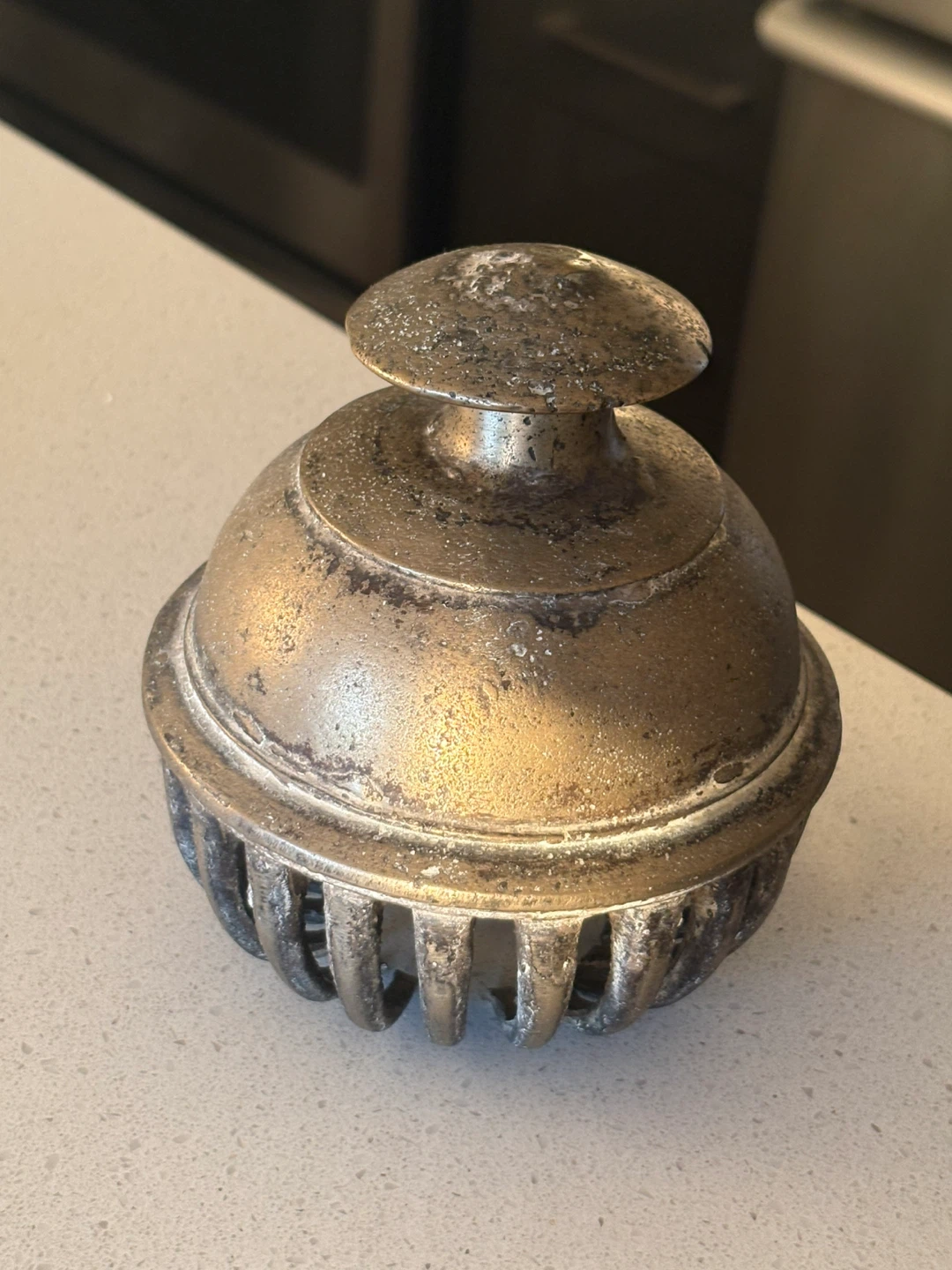 Antique Elephant Claw Bell - cloche pour éléphant