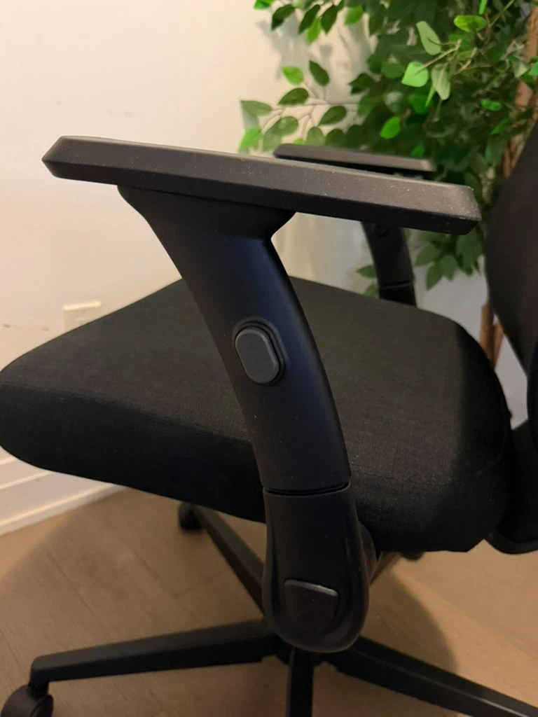 Black Ergonomic Mesh Office Chair - photo 4