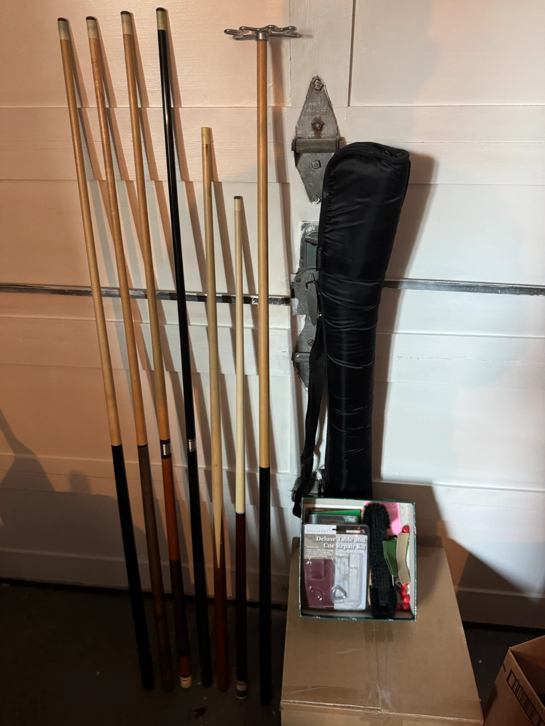 6 Billiards Cues