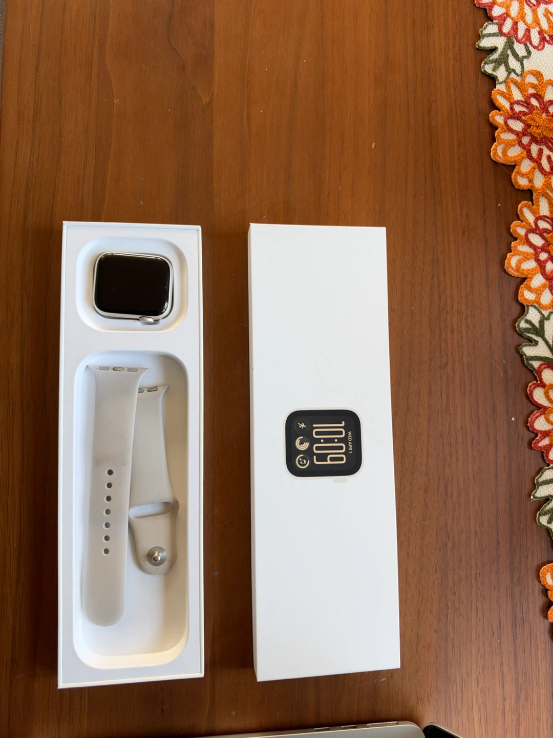 Apple Watch Silver Aluminum - SE - photo 2