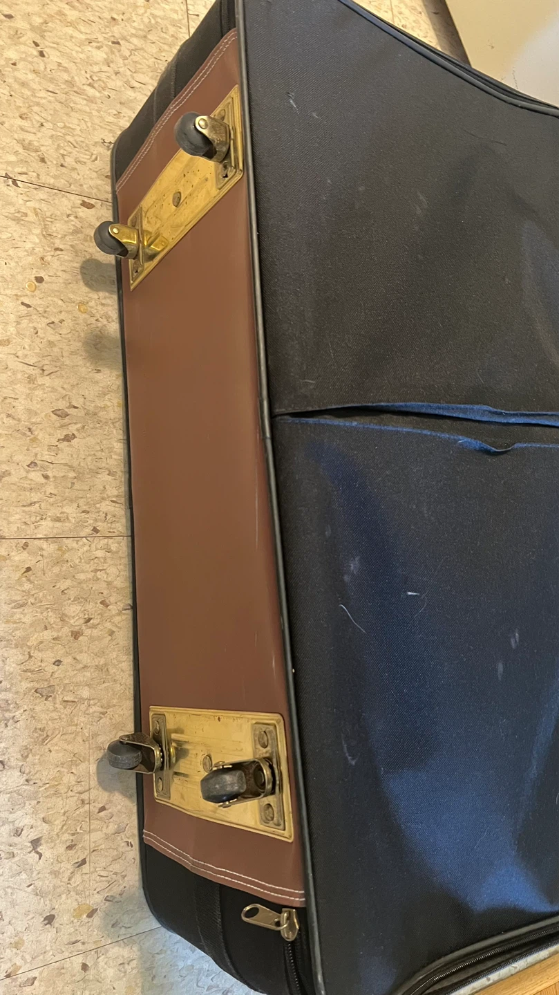 Midalite Black Rolling Suitcase - photo 4