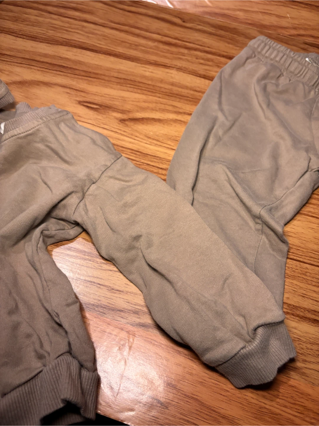 H&M Sweatshirt and Pants Set sz12-18 months - photo 4