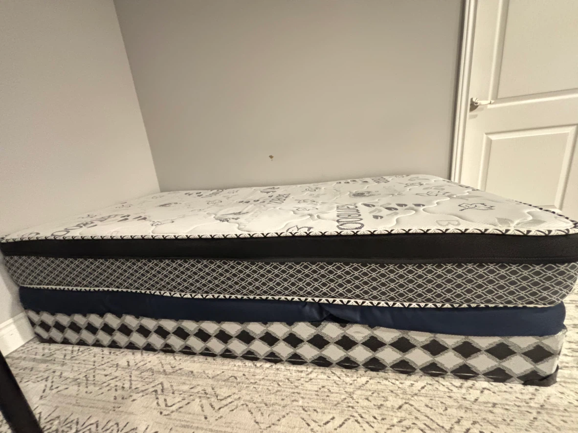 Twin size bamboo mattress with box - photo 3