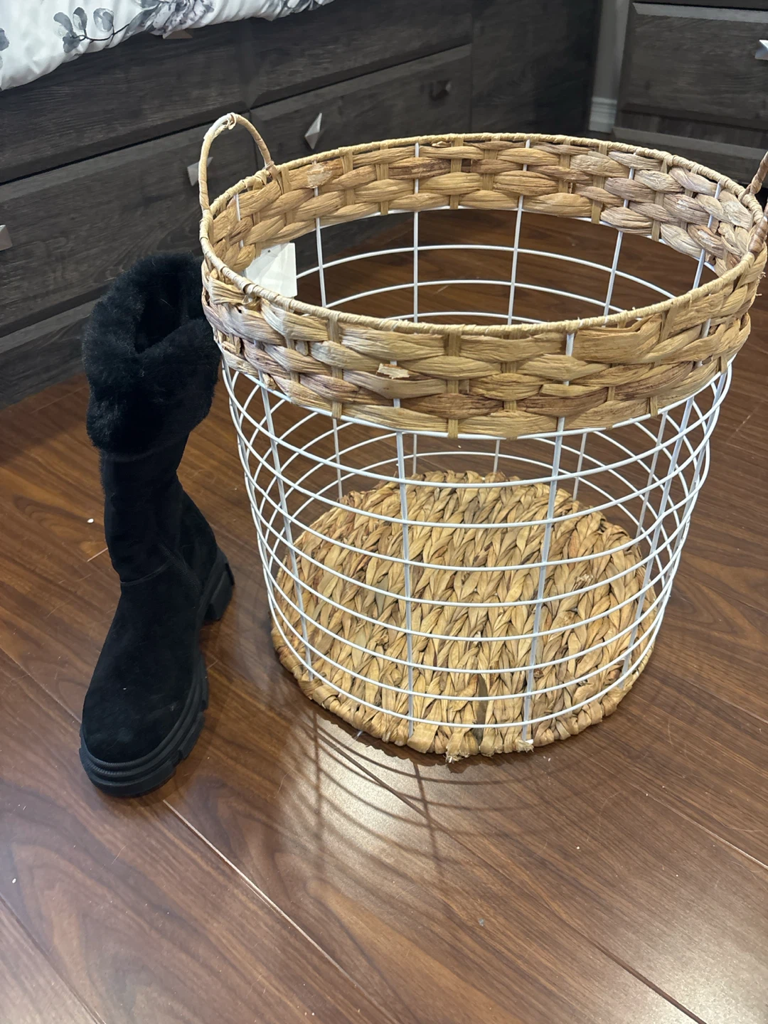 Woven Seagrass and White Wire Storage Basket - photo 4
