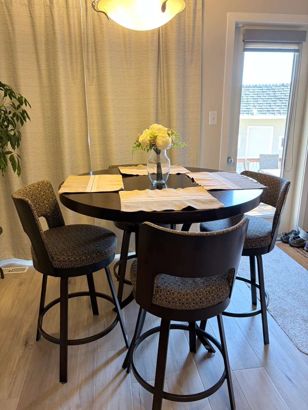 Round Pub Table and 46 Swivel Bar Stools - photo 2