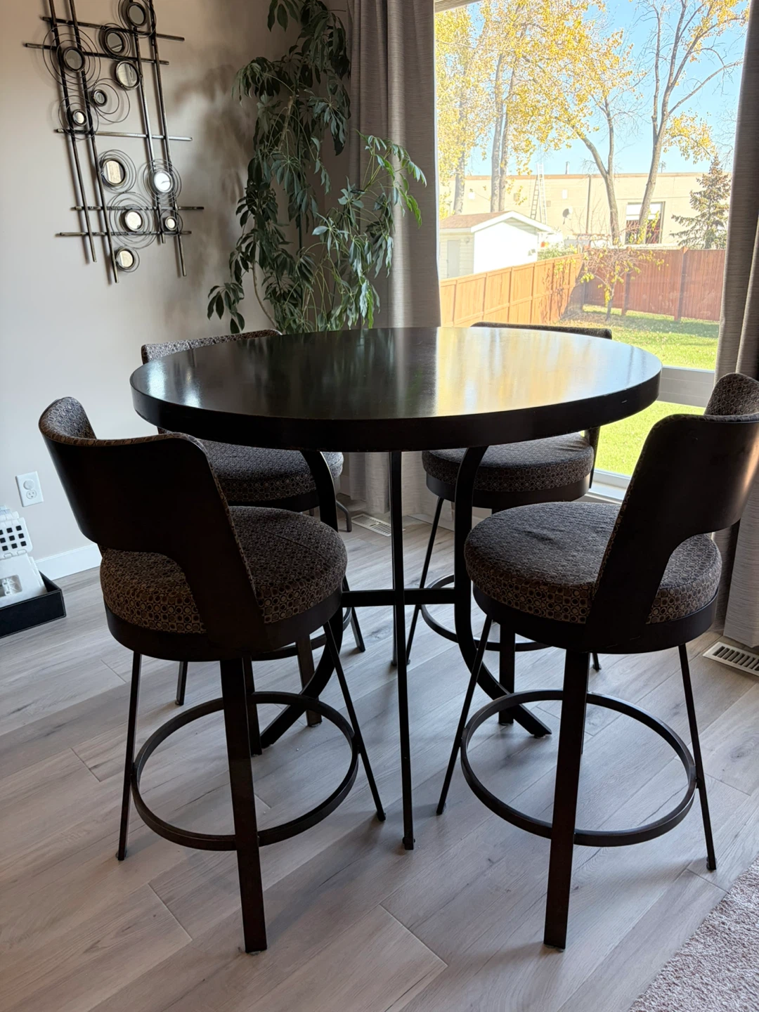 Round Pub Table and 46 Swivel Bar Stools - photo 4