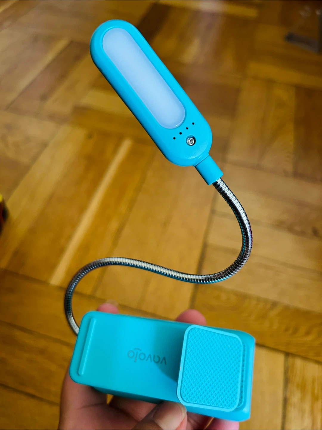 Vavofo Clip-On LED Reading Light KM-6720