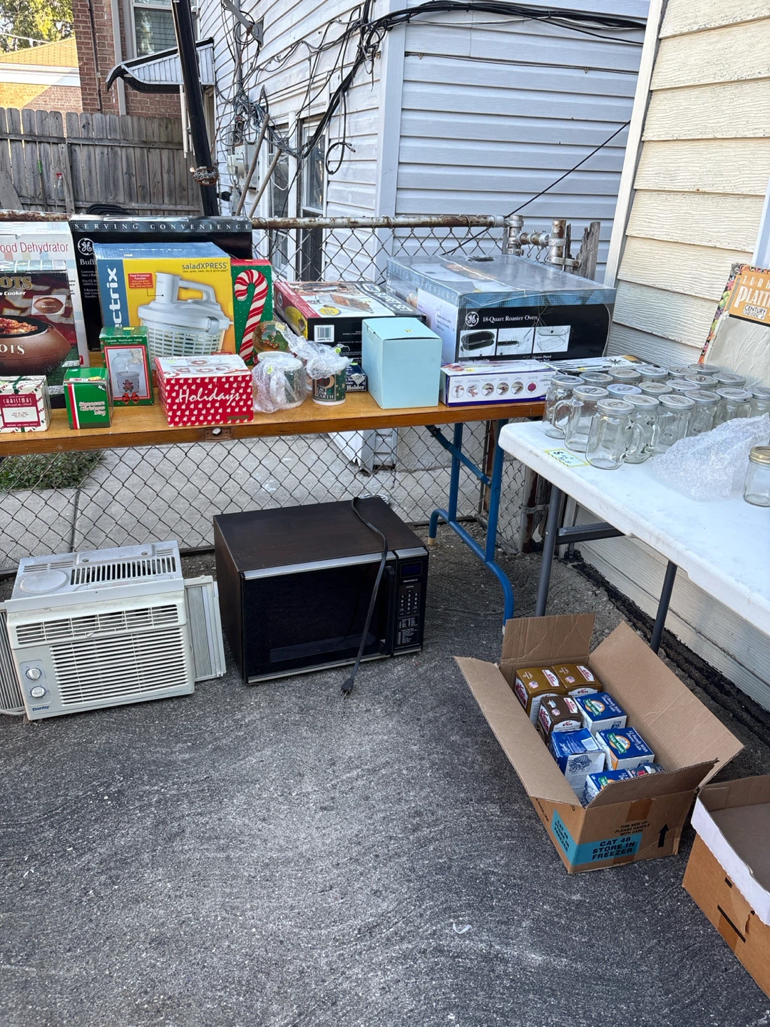 Yard  sale 3106 N Sacramento Chicago - photo 4