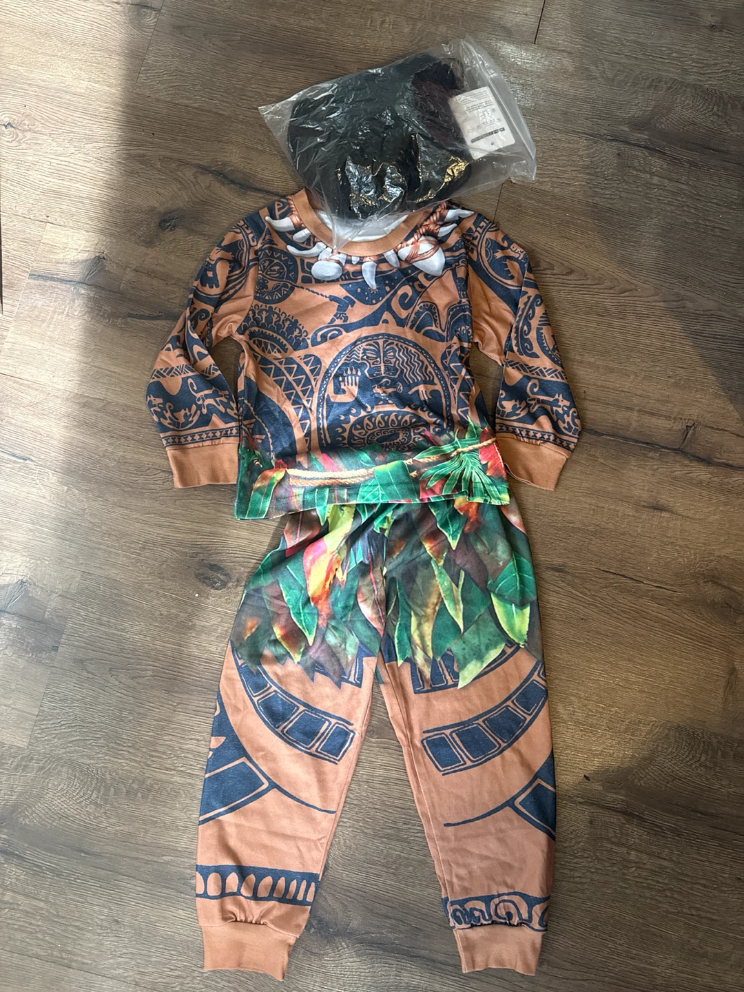 Brand new Maui Costume with wig size 100