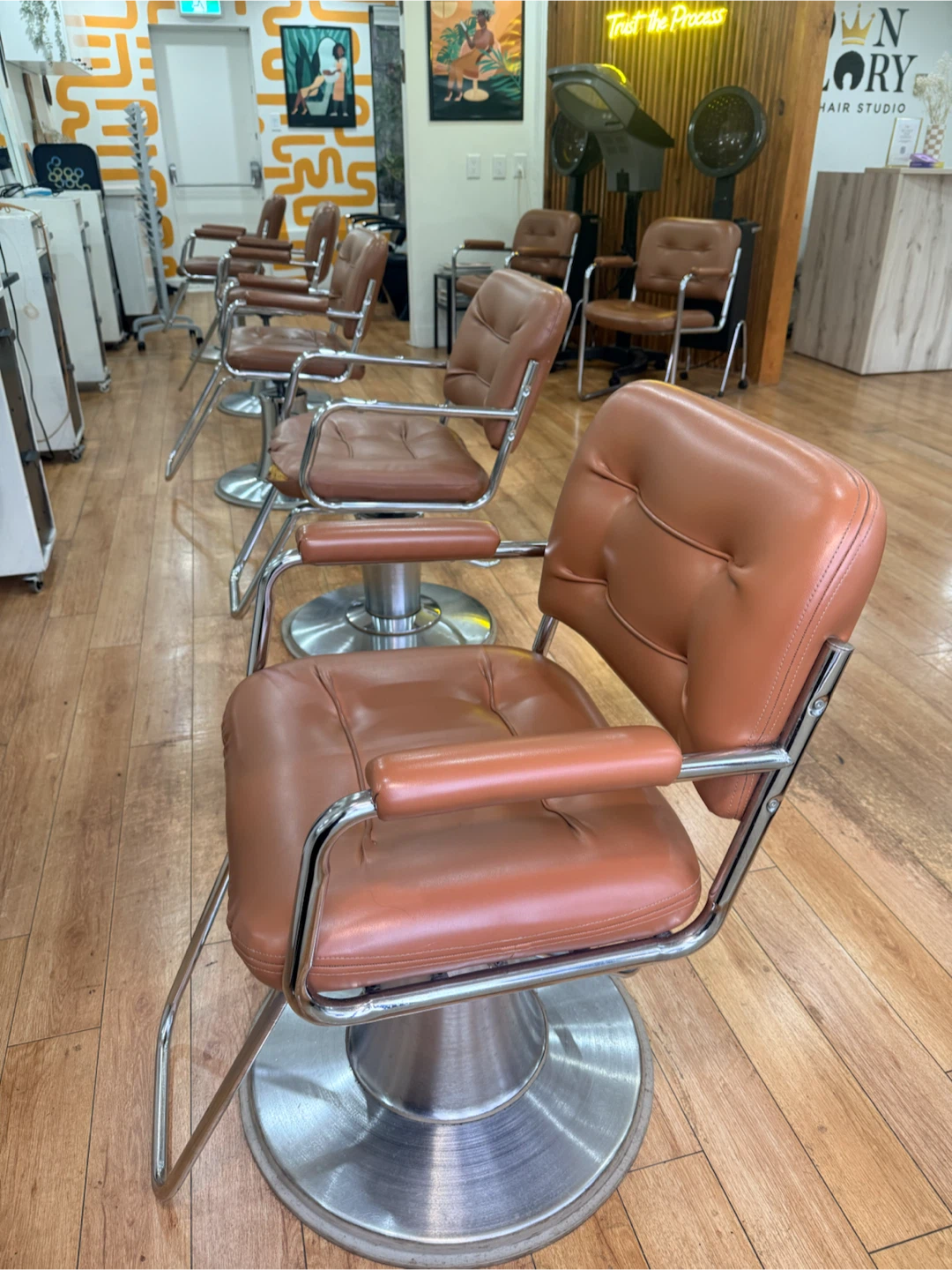 Salon Styling Chairs - photo 2