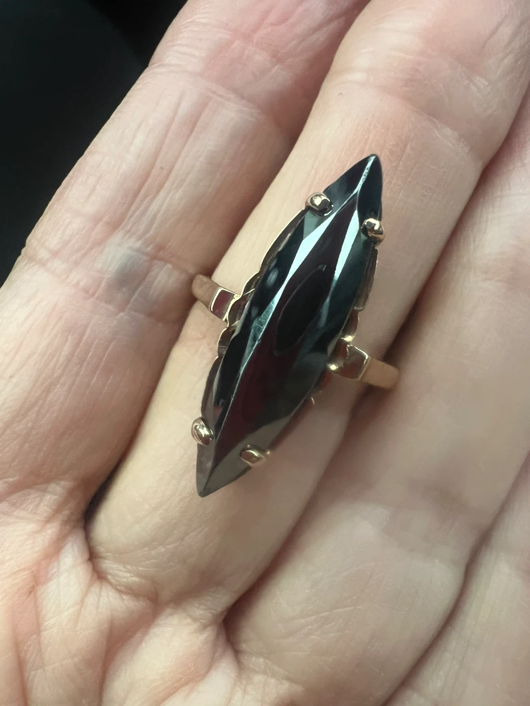 Vintage 10k Gold black Alaskan Ring