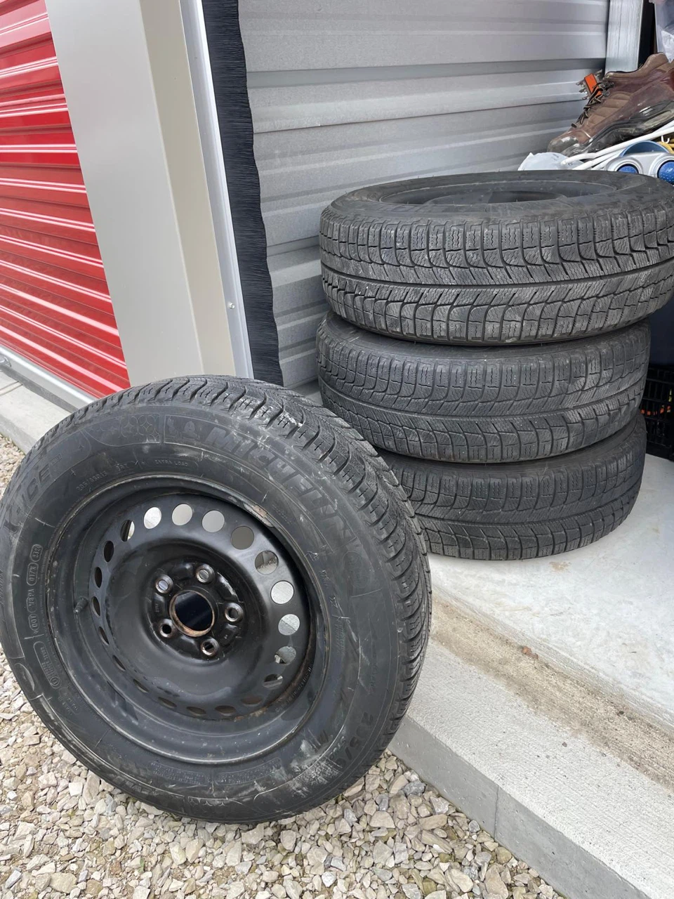 Set of 4 Michelin X-Ice Winter Tires 205/65R15 - photo 3