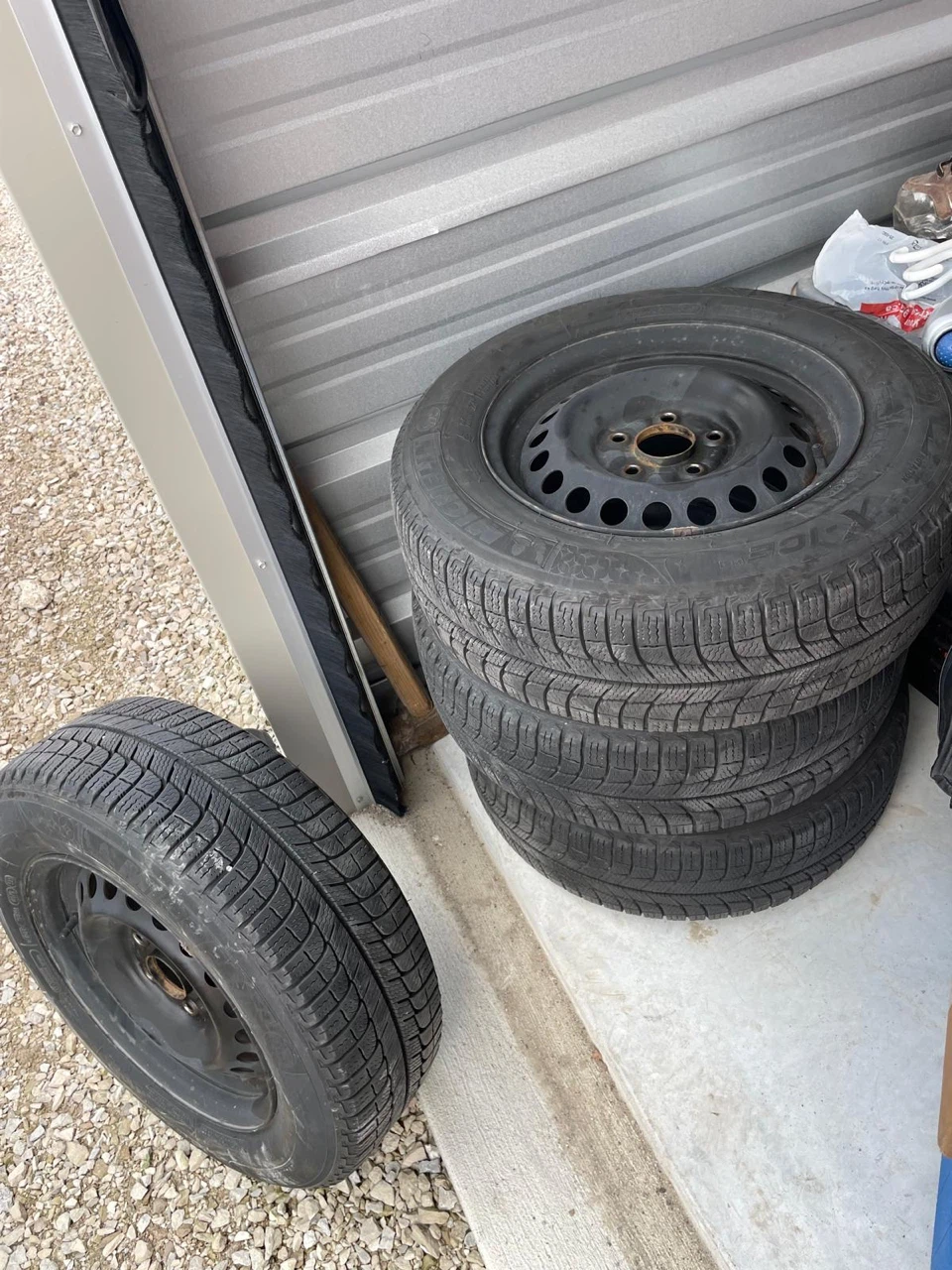Set of 4 Michelin X-Ice Winter Tires 205/65R15 - photo 4