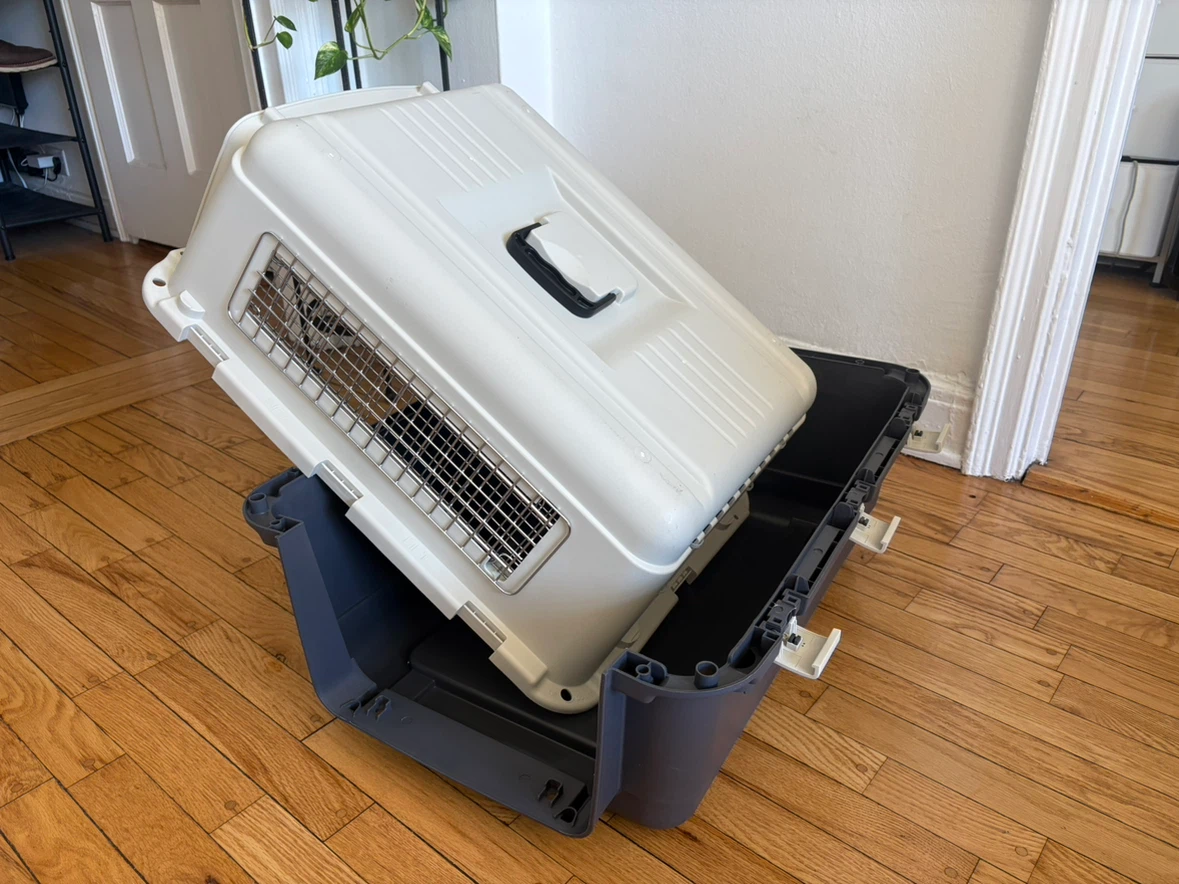 Free Pet Carrier/ Kennel - photo 3