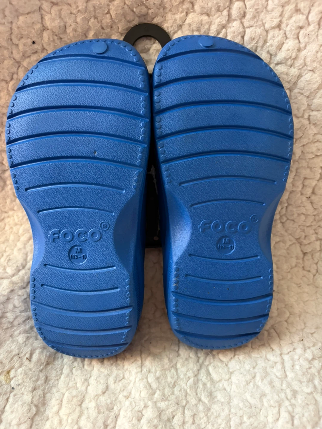 FOCO Chicago Cubs Youth Clogs Size 13-1 - photo 3