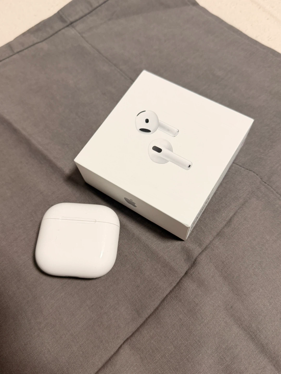 Apple AirPods 5 (3rd generation) - photo 2