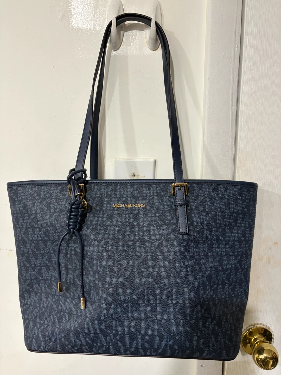 NWT] Michael Kors Jet Set Large Signature Logo Tote Bag - photo 3