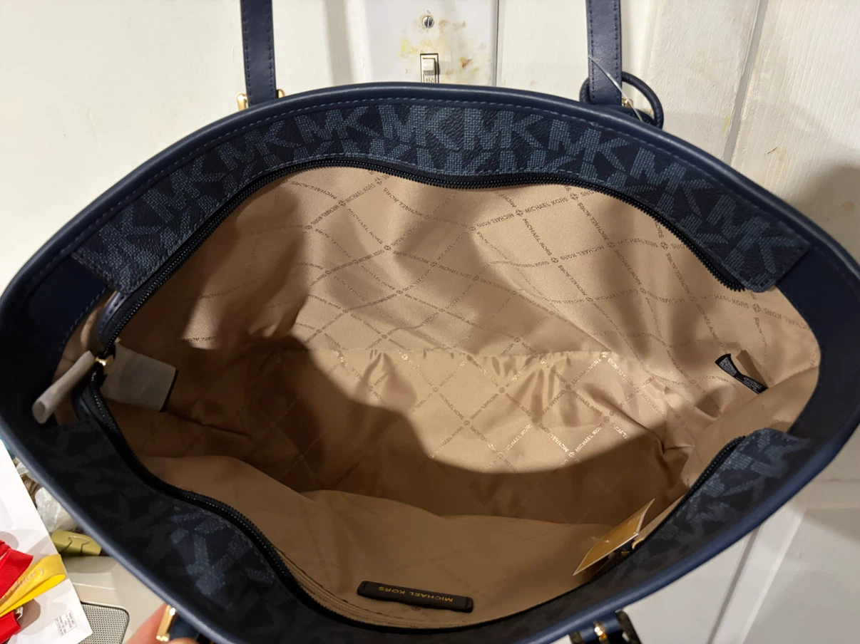 NWT] Michael Kors Jet Set Large Signature Logo Tote Bag - photo 4