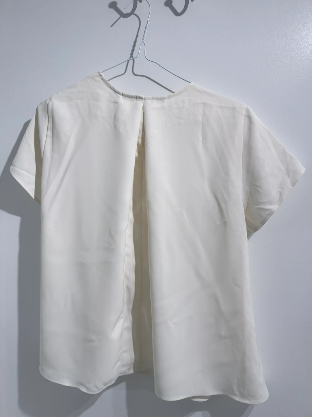 Uniqlo White Short-Sleeve Blouse - photo 2