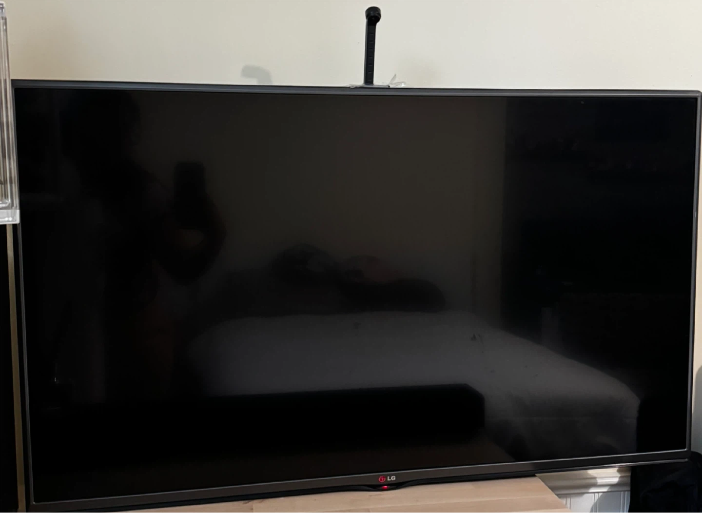 LG TV (Non-smart) - wall mount only (no stand) - photo 2