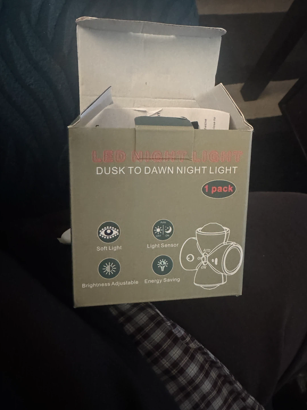 Dusk to Dawn LED Night Light - photo 2