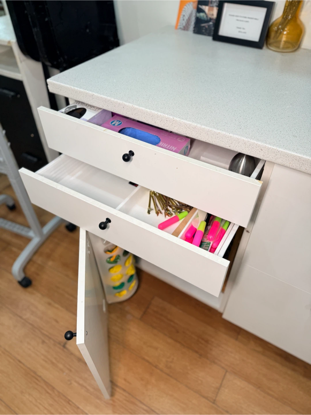 White salon storage station with drawers and cabinets - photo 3
