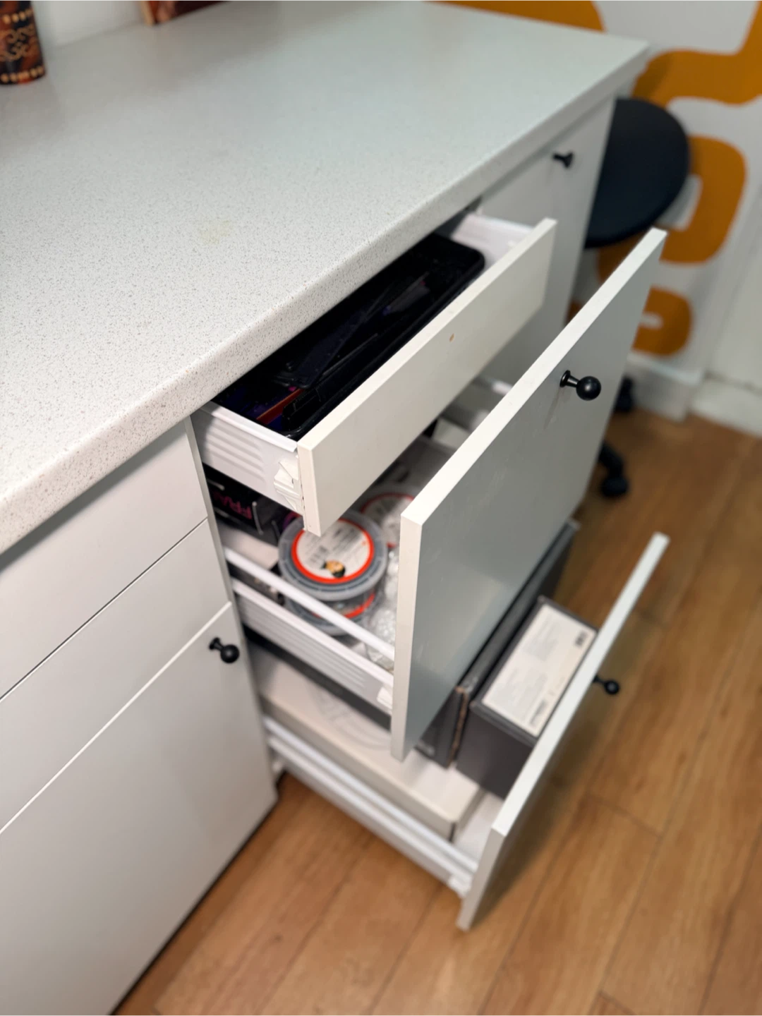 White salon storage station with drawers and cabinets - photo 4