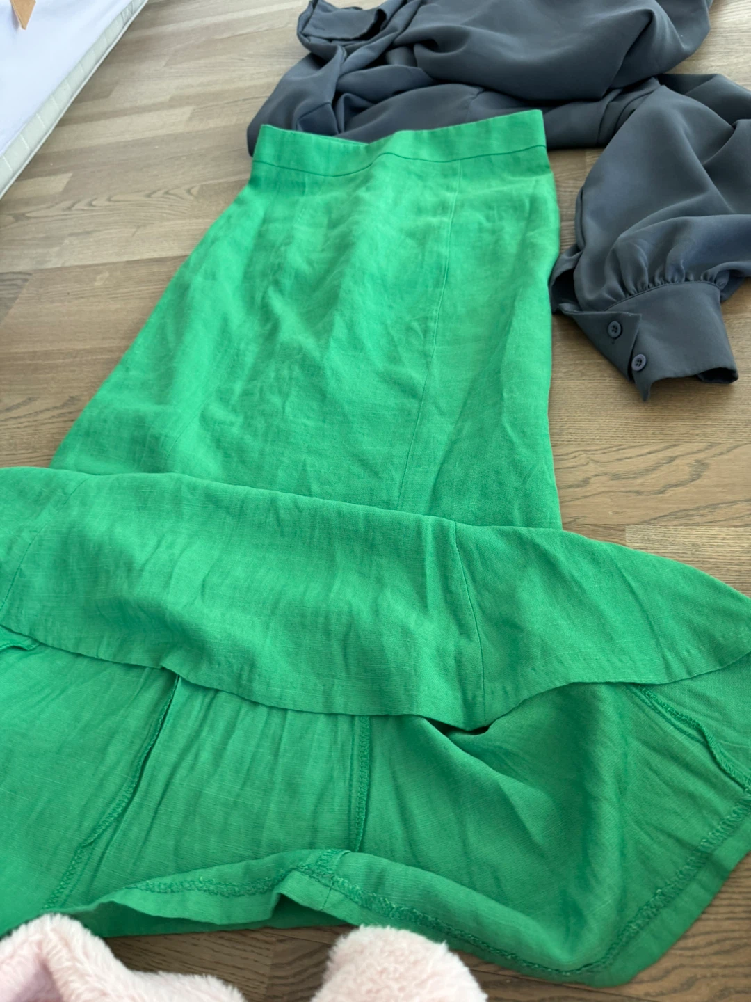 Designer’s Bright Green Aristocratic Pure Linen Skirt